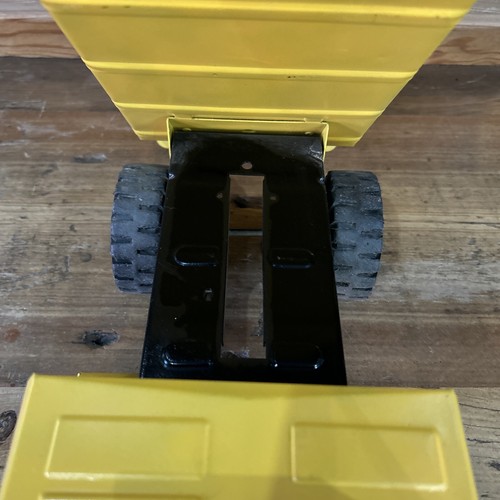 VTG. LATE 1960'S NYLINT Large Pressed Steel 17" Yellow Construction Dump Truck - Picture 6 of 15