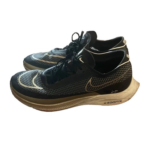 Nike ZoomX Streakfly Low Black Metallic Gold Grain Size 10 - Picture 3 of 8