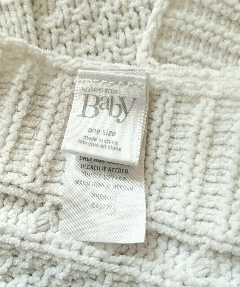 Nordstrom Knit Baby Blanket Chenille White 40in x30in - Image 2 of 4