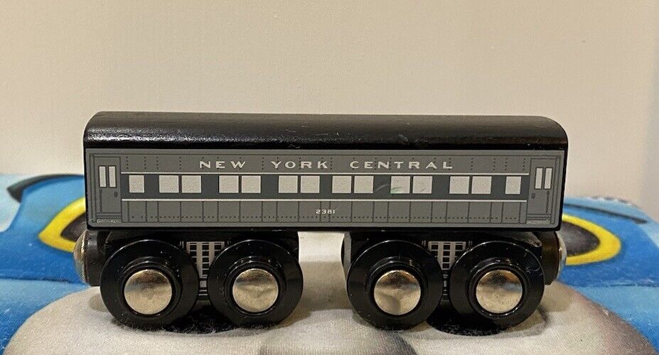 Lionel Heritage Series Wooden Train NEW YORK CENTRAL 2381 Lionel Heritage Series Wooden Train NEW YORK CENTRAL 2381