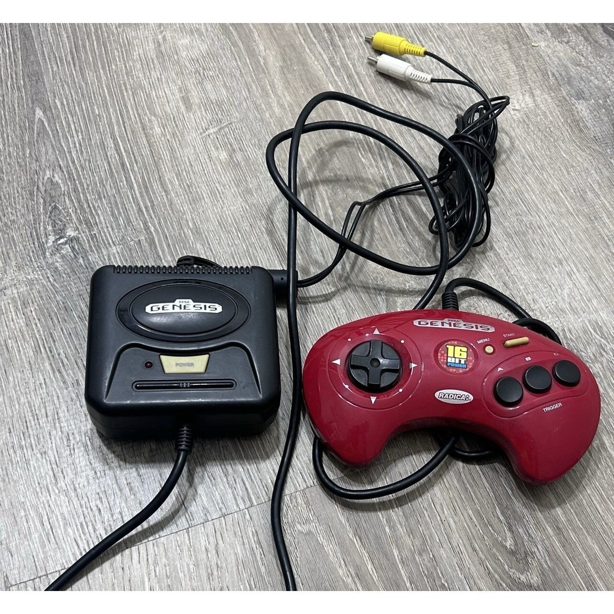 Sega Genesis Mini Console Set 2004 Radica 16 Bit Red plug and play