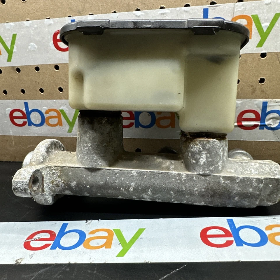 Master Brake Cylinder for 1998 Chevy Cheyenne  - Image 4 of 4