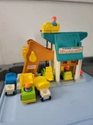 Vtg Fisher Price Little People Lift & Load Depot 942 Lot
