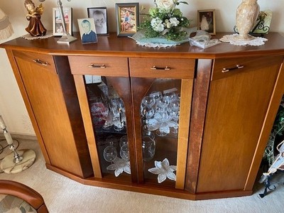 Sideboard, sehr gut erhalten, edle Qualität, echt Nussbaum furniert