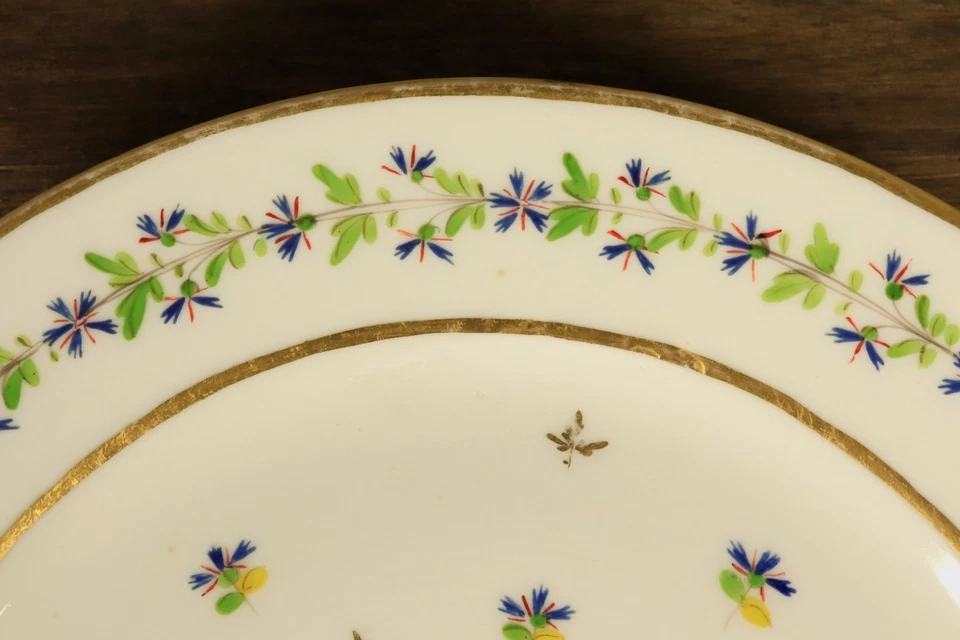 Assiette Ancien en Porcelaine de Paris Clignancourt Décor aux Barbeaux XVIIIe - Photo 4/4