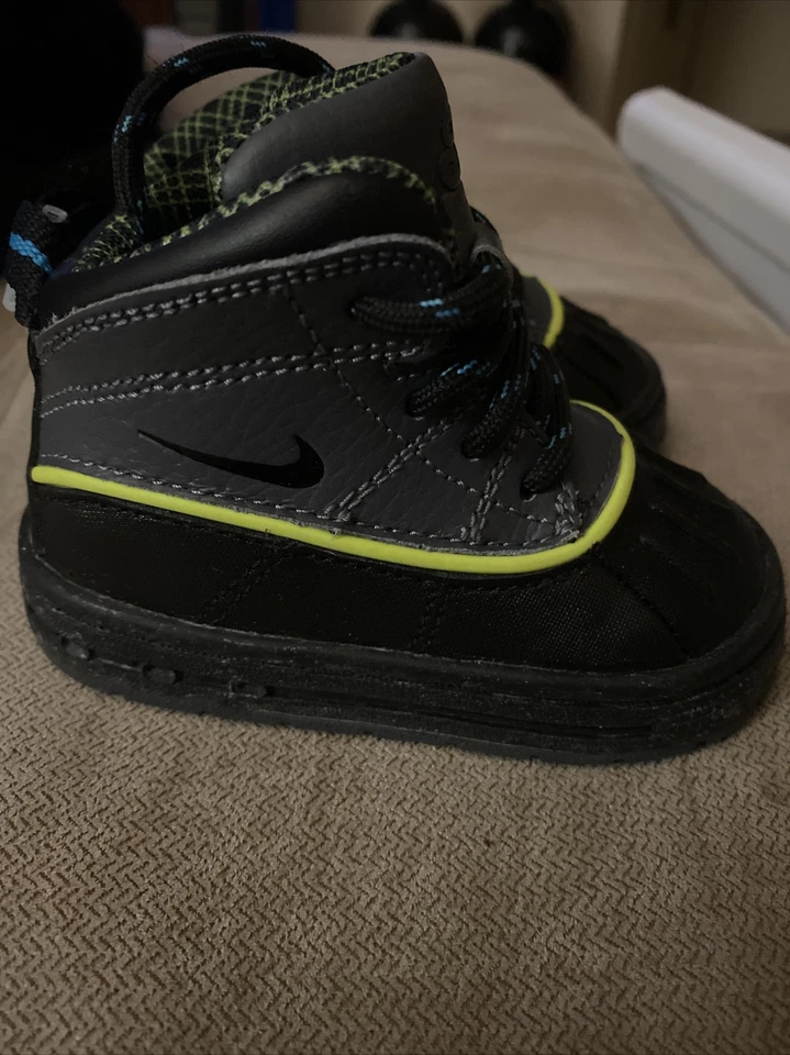 Nike Woodside 2 High ACG Toddler Boots Black Dark Gray Volt 524874 002 Size 4C - Image 3 of 4