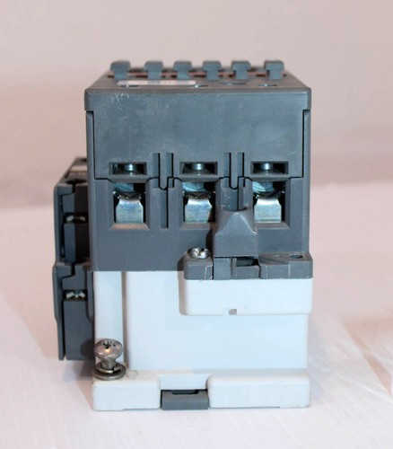 Contactor ABB AF50-30-11-72 bobina de 3 polos 20-60 V CC con auxiliar CAL5-11 - Imagen 7 de 8
