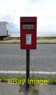Foto 6x4 Elisabeth II Briefkasten an der Küstenstraße (A5087) Roosebeck Postbox Nr c2021