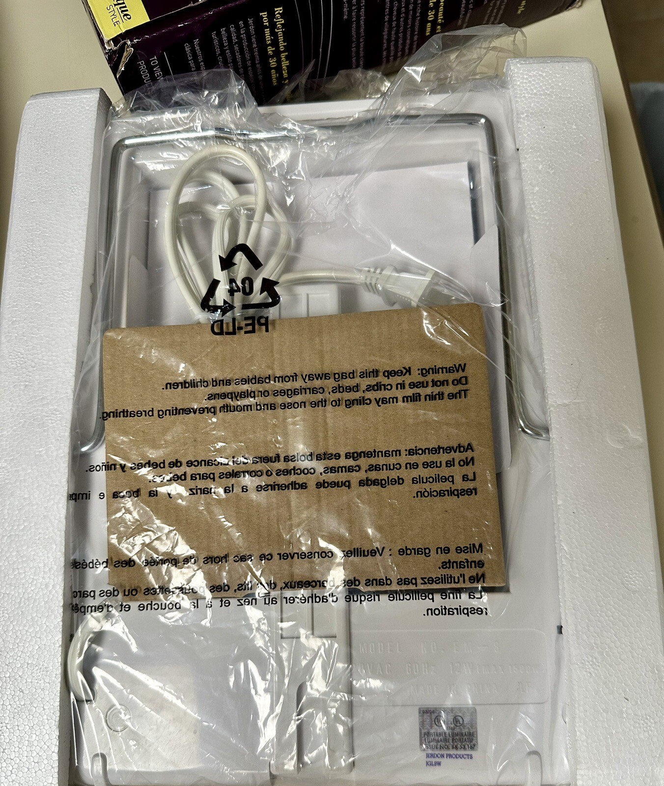 NIB Jerdon Tri Fold Lighted Makeup Mirror White JGL9W Box Was Opened