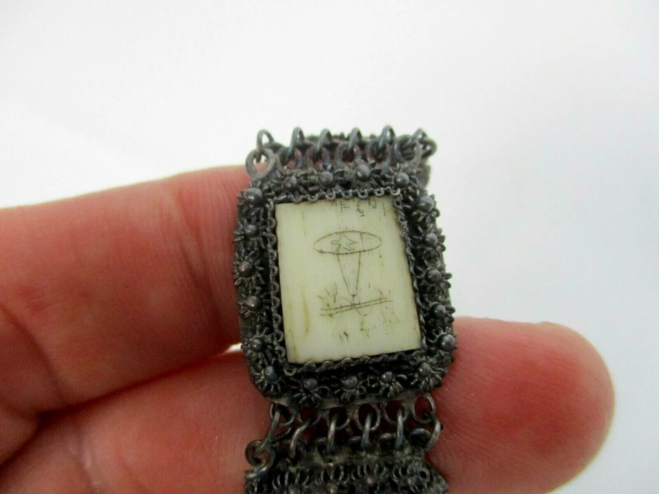 PULSERA ANTIGUA CHINA DE ESLABONES DE PLATA ESTERLINA CON ESCENAS DE PIEDRA TALLADA Foto 3 de 4