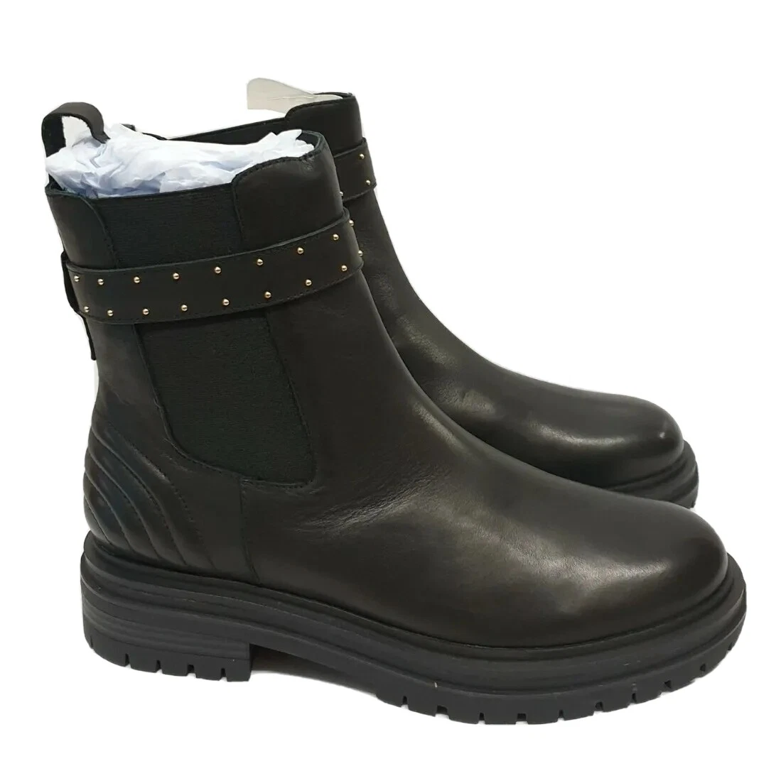Shoe the store bear boots