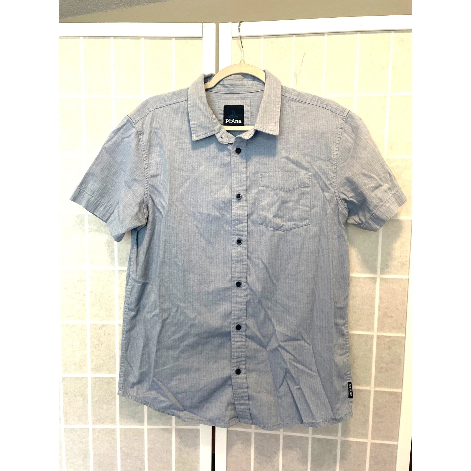 prAna Organic Cotton Blend Button Down Shirt M Blue Short Sleeve Outdoors Travel
Opens in a new wind