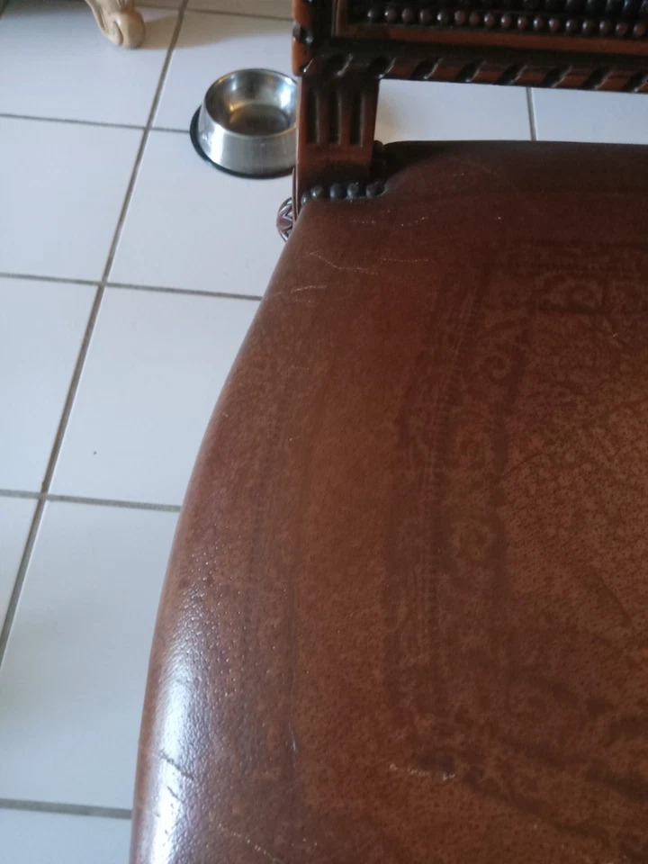 Silla Theodore Alexander de cuero tallado con cabeza de clavo, rara, SOLO RECOGIDA LOCAL  Foto 4 de 4