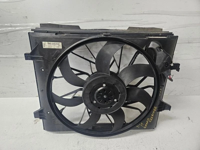 2011-2024 Dodge Durango Radiator Cooling Fan Assembly (heavy duty cooling) OEM Foto 2 de 4