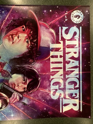 Stranger Things #1 (Dark Horse, 2019) Con Exclusive Glow-in-the-Dark Lambert NM- - Picture 2 of 8
