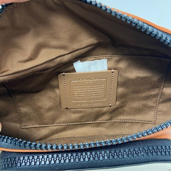 【Coach】SALE!! Track Belt Bag ◆ ベルトバッグ【国内発送】 COACH® Outlet | Track Belt Bag In Blocked Signature Canvas