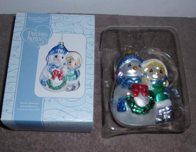 Precious Moments 2006 : Girl with Snowman Ornament - #712018