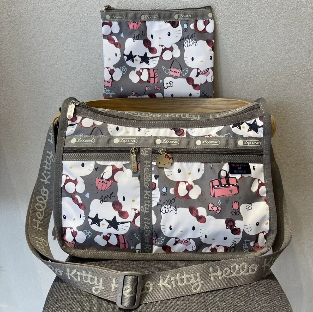 DELUXE EVERYDAY BAG ハローキティ LeSportsac Hello Kitty Crossbody DELUXE EVERYDAY Pouch BAG