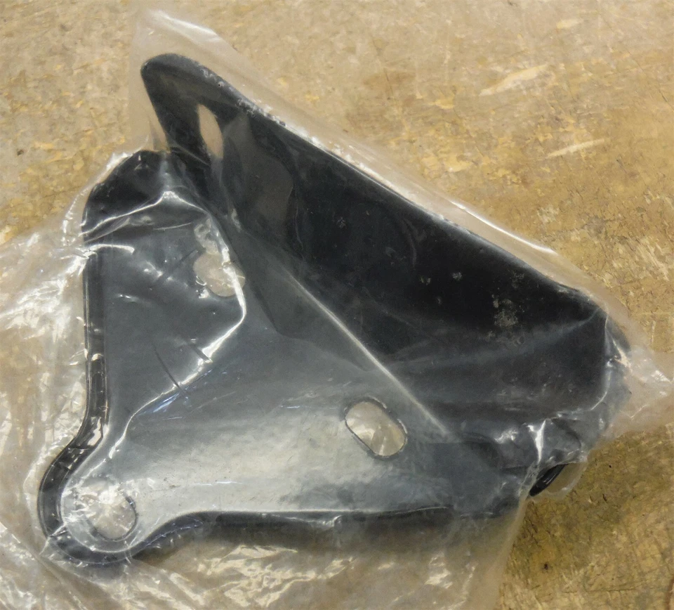 Crown Automotive 52000488 Jeep Cherokee 84-96 FR Bumper Mounting Bracket b03 Foto 4 de 4