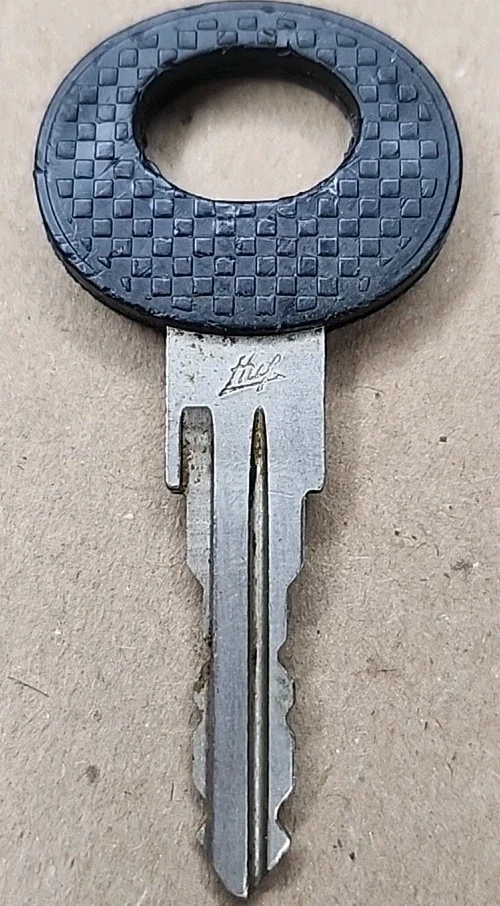 Llave Mercedes-Benz W123 1976-85 240D, 280CE, 280E, 300D, 300CD, 300SC, 300TD Foto 2 de 4