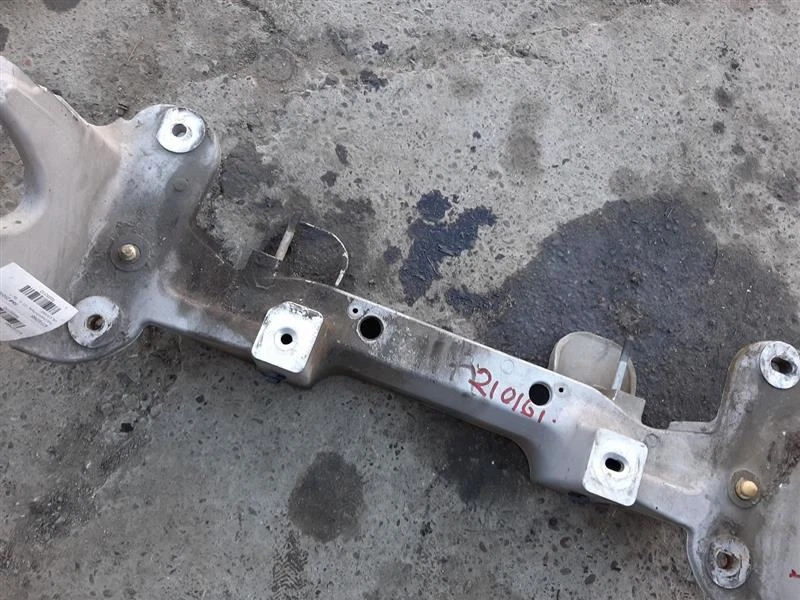 Crossmember/K-Frame Front Suspension 06-11 CROWN VICTORIA 6W1Z5C145BD - Image 3 of 4