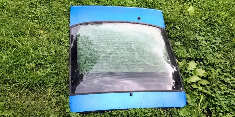 Escotilla trasera DSM Eclipse Laser Talon 1990-1994 con descongelación de vidrio y bisagras OEM azul Foto 4 de 4