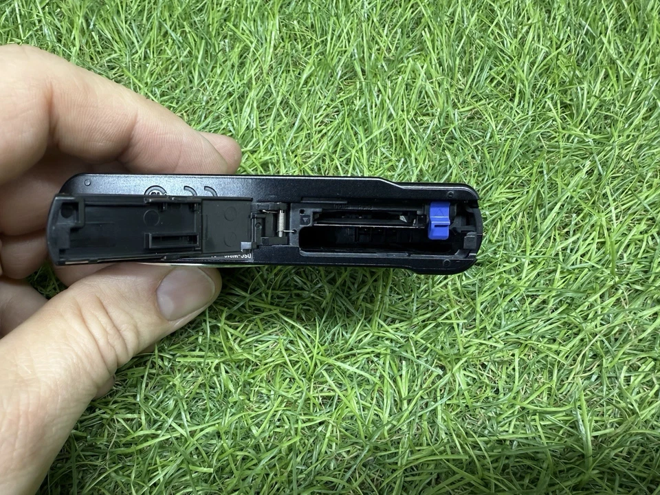 Sony Cyber-shot DSC-W810 20.1MP Camera Black SPARES REPAIRS SOLD AS IS - Image 3 of 4