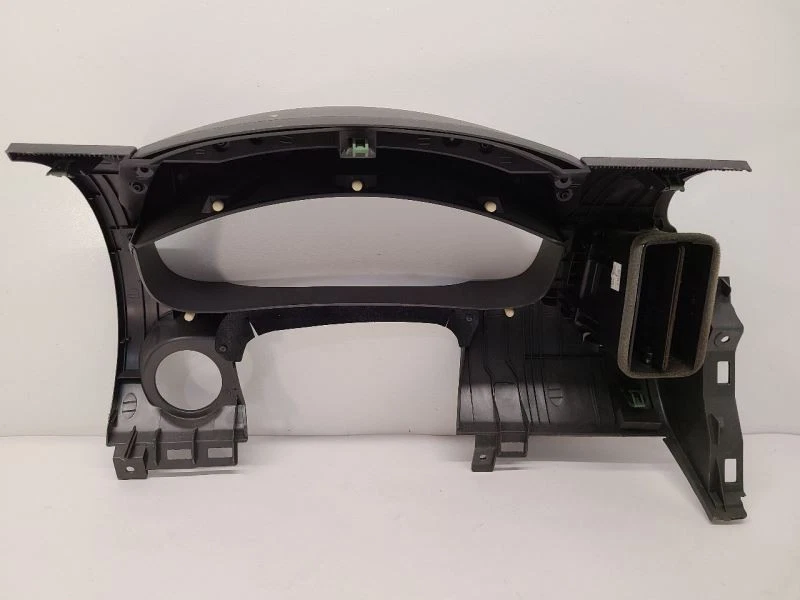 2005-12 NISSAN XTERRA INSTRUMENT CLUSTER BEZEL WITH VENT 682409BA0C - Image 4 of 4