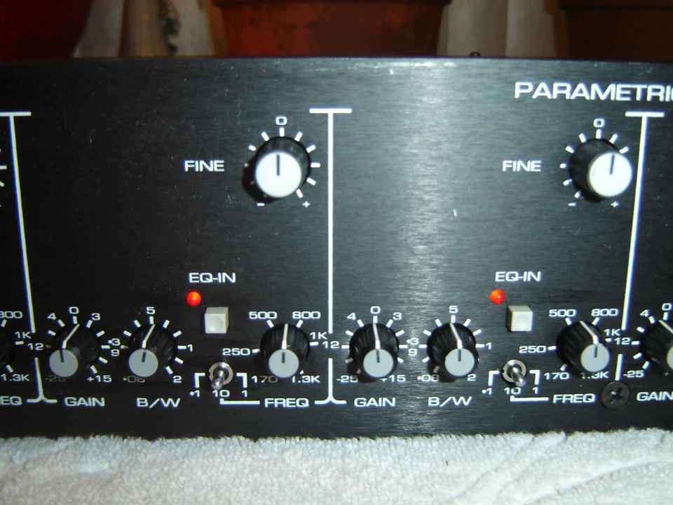 Altec Lansing 1905A Klark Teknik, Pair 5 Band Parametric Equalizer, Vintage Rack - Image 3 of 4