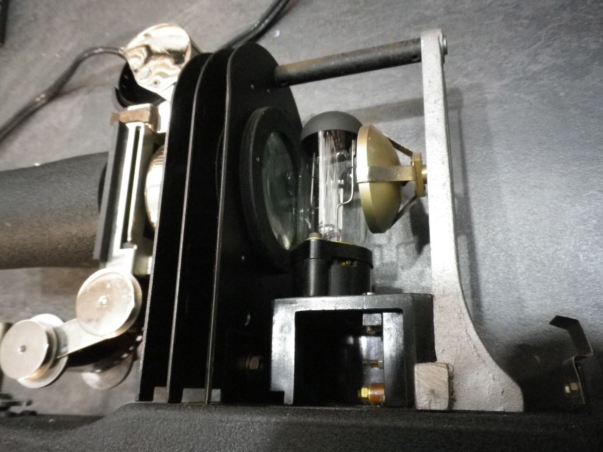 Rare Projecteur 35 Mm LE MÉTÉORE (Paris) + Film Le Livre De La Jungle – Tôle – Occasion