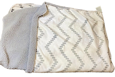 7B !WOW! CLOUD ISLAND Chevron Zig Zag GRAY Plush Velour Sherpa Baby Crib Blanket