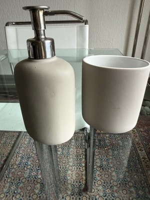 Seifenspender+Zahnputzbecher,Porzellan/Keramik,grau/kitt, EKOLN Serie Ikea