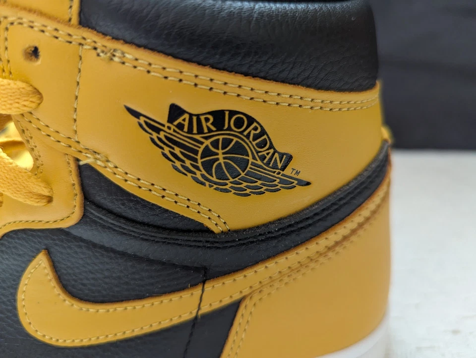 NIKE JORDAN 1 RETRO HIGH OG POLLEN WHITE BLACK UK 7, photo 4 of 5