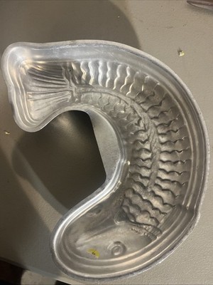 Wilton 1984 Big Fish Koi Crescent Moon Silver Aluminum Cake Pan 2105-2763