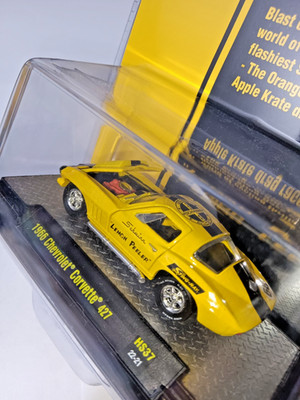 1:64 1966 CHEVROLET STING RAY CORVETTE 427 ENGINE OUT OF PRODUCTION SEALED NEW!!