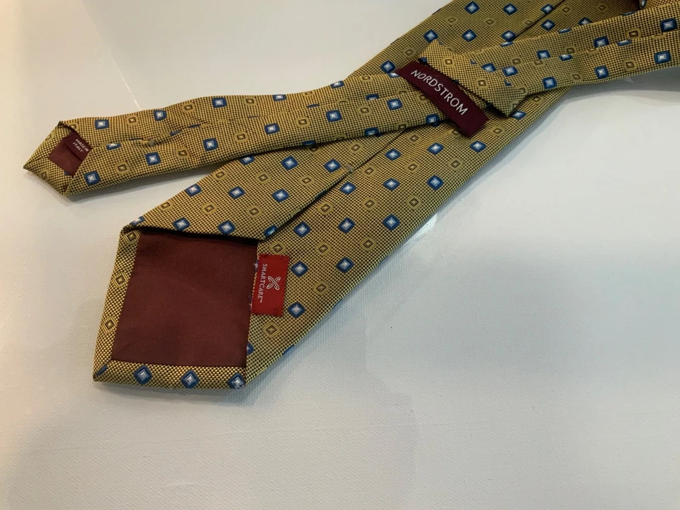 Corbata de cuello Nordstrom geométrica 100 % cuidado inteligente dorada para hombre SEDA ITALIANA 3,9”x60” Foto 2 de 4