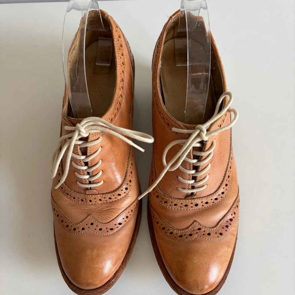 Zapatos para mujer Frye Oxford Maggie punta de ala perforada de cuero talla 9B Foto 2 de 4