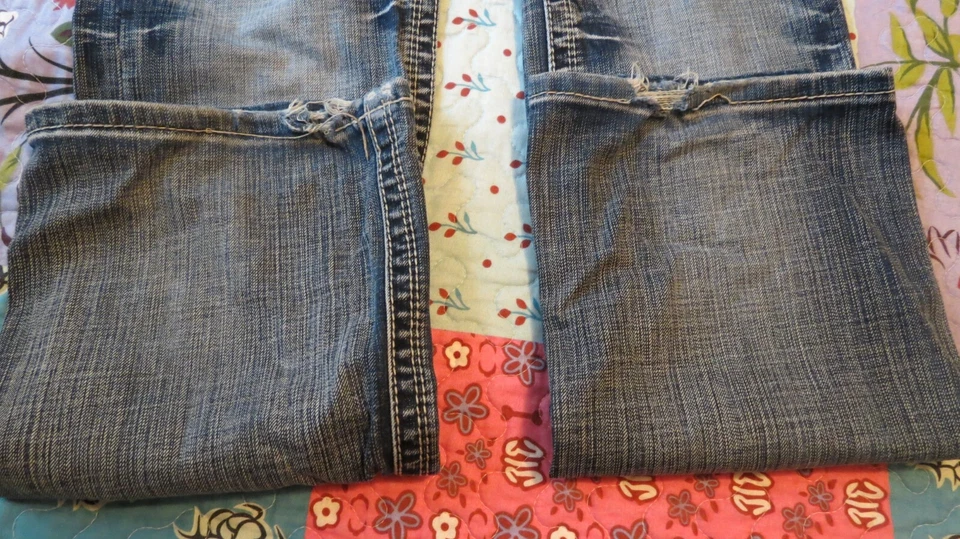 Mild Distressd Womens Cowgirl Up Jeans Tag Size 29x34 Actual 32X32 1/2" - Image 2 of 4