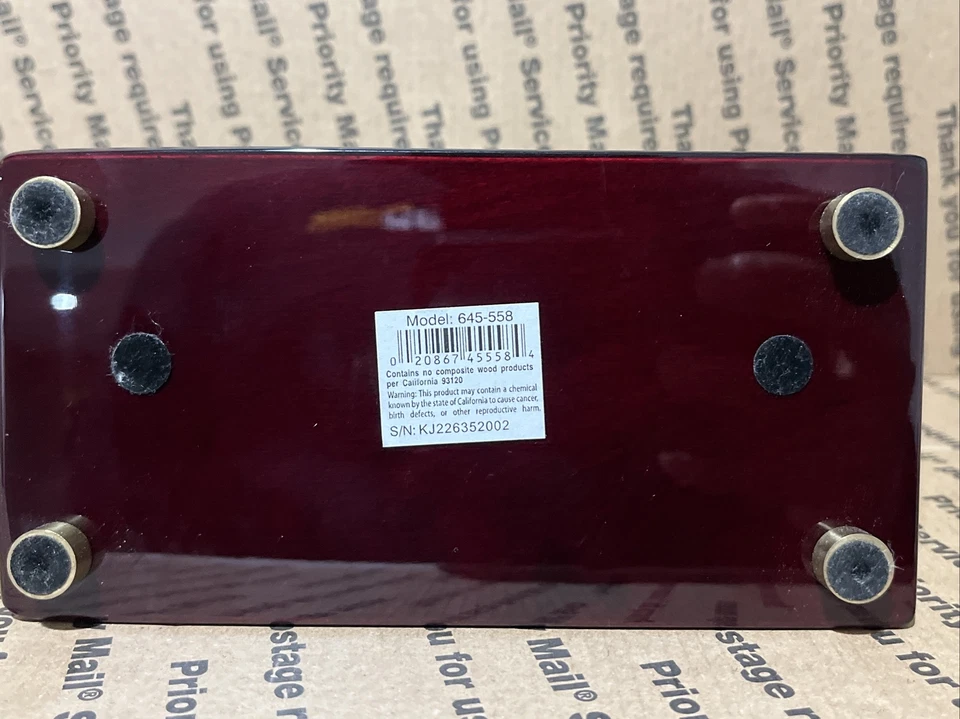 Relógio de mesa Howard Miller 645-558 Kensington prateleira prateleira prateleira - Imagem 4 de 4