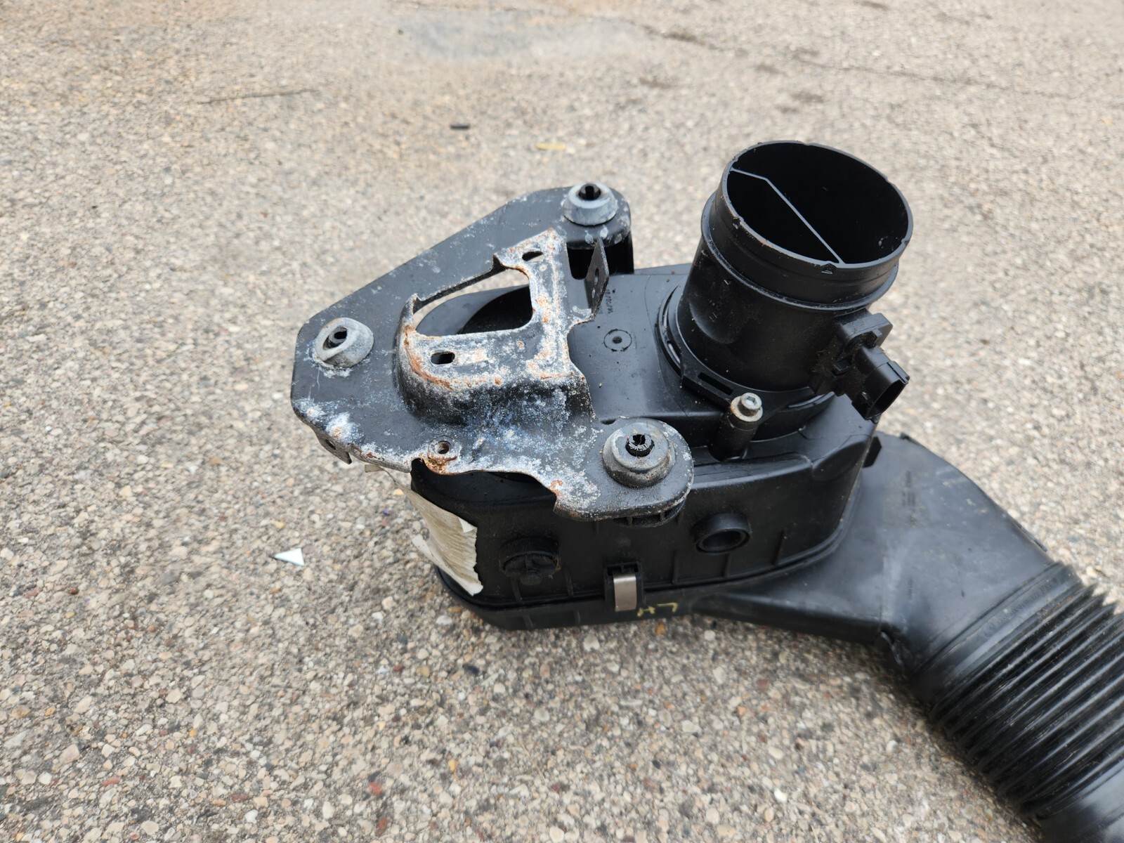 2017-20 MASERATI LEVANTE LEFT AIR BOX CLEANER INTAKE PIPE SLEEVE FILTER