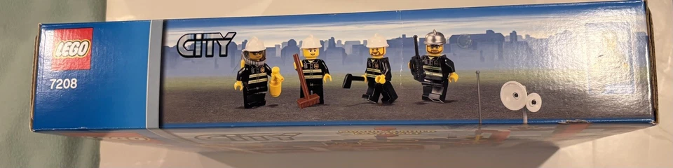 LEGO CITY: Estación de Bomberos (7208) Nuevo sellado de fábrica con algunos daños en la caja Foto 3 de 4