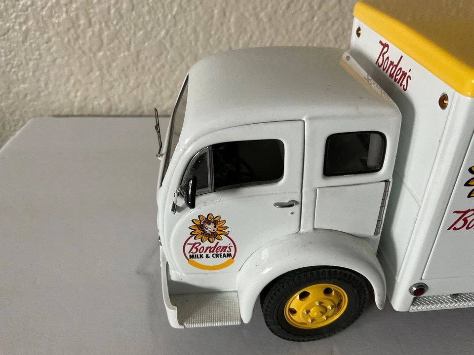 Camión de reparto de leche Borden's 1955 Danbury Mint escala 1:24 Inv. #4683 Foto 3 de 4