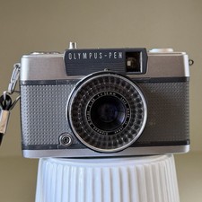 OLYMPUS PEN EES-2 Half-frame 35mm film camera With Original Case & Strap B05