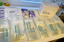 Sprucely Breast Milk Storage Bags 8 oz 240 ml 300ct New Bonus Lansinoh Momcozy