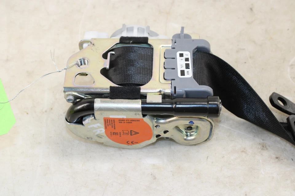 Cinturón de seguridad delantero derecho Audi TT 2016-2023 OEM HE91 Foto 4 de 4