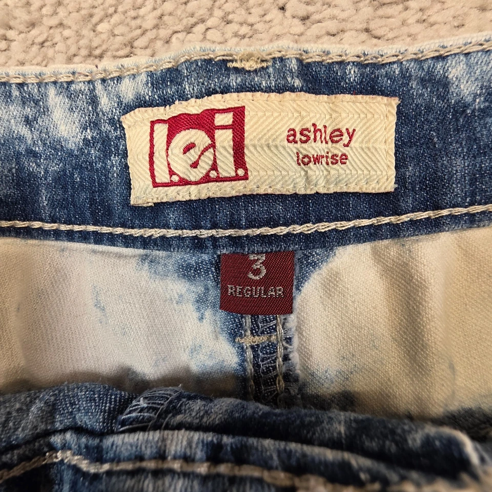 Pantalones Cortos de Denim LEI Ashley Lowrise Crochet y Encaje Talla 3 Y2K Daisy Dukes Flecos Foto 4 de 4