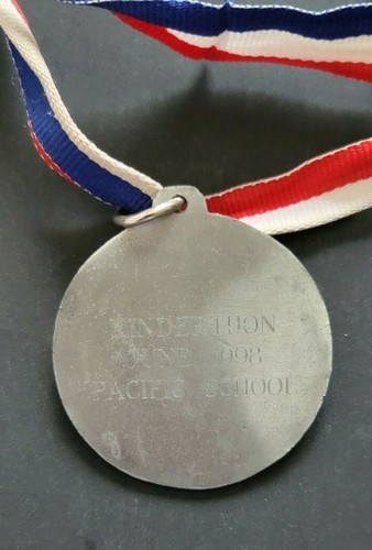 OLYMPIC TORCH 3D Graphics Medal KINDERTHON 1998 + Ribbon - Vintage RARE - Picture 4 of 4