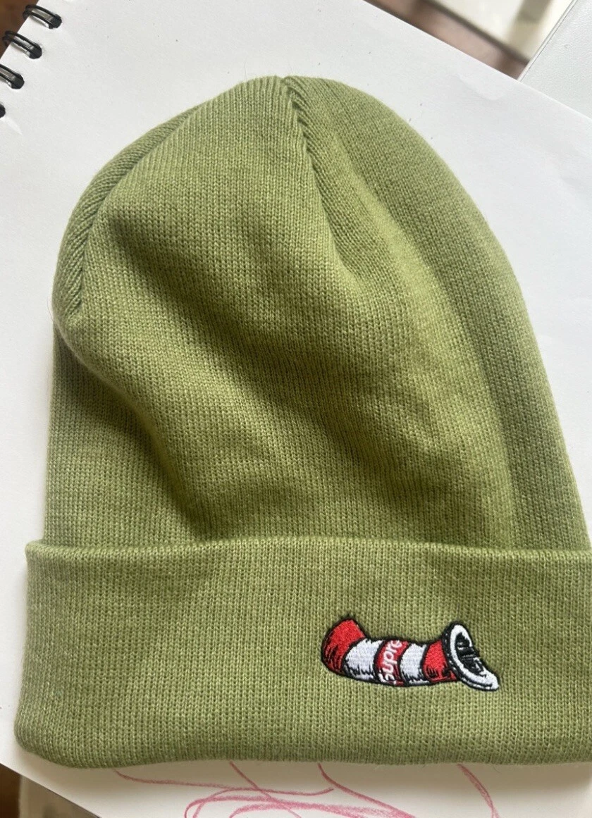 Bonnet chat suprême dans le chapeau