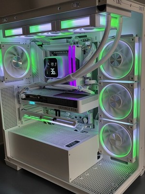 GIGABYTE B860 AORUS PC-GAMING | GIGABYTE Geforce RTX  AERO 5060 8GB | RAM 32GB