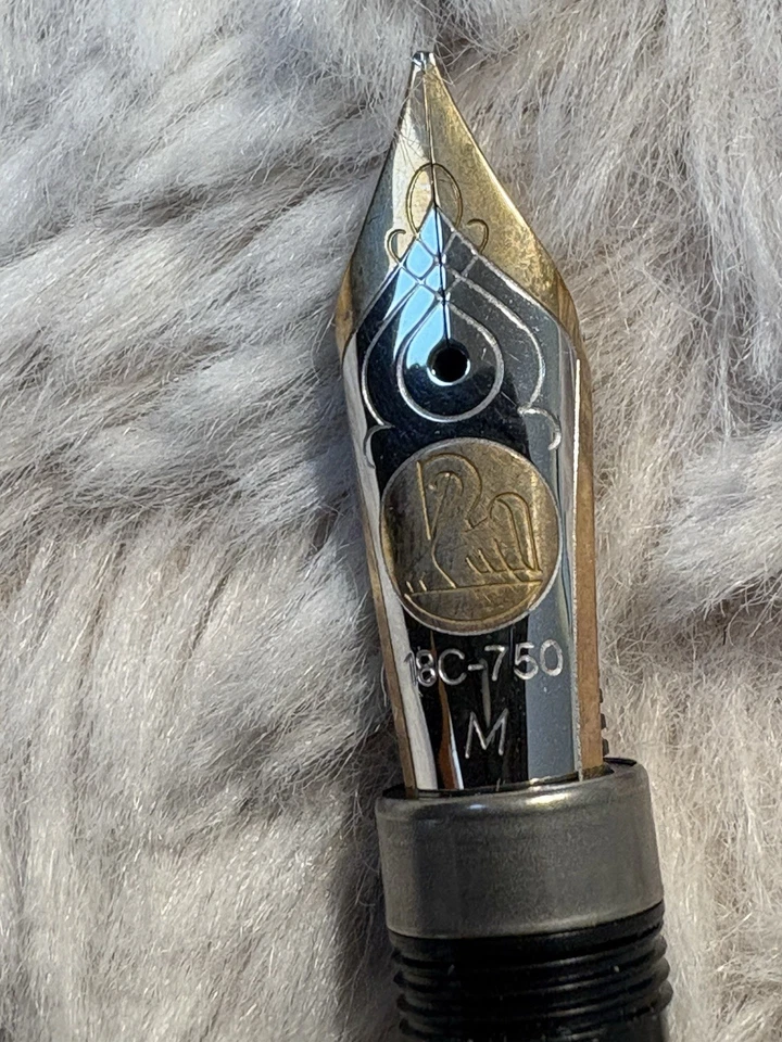 Pelikan M800 18K/M (976118) Two-Tone MEDIUM Replacement Nib (18C-750) - Image 3 of 4